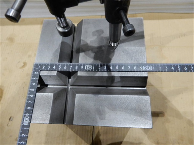 不明 200x200xH200mm V溝付桝形ブロック