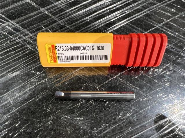 SANDVIK R215.03-04000CAC01G ソリッドエンドミル