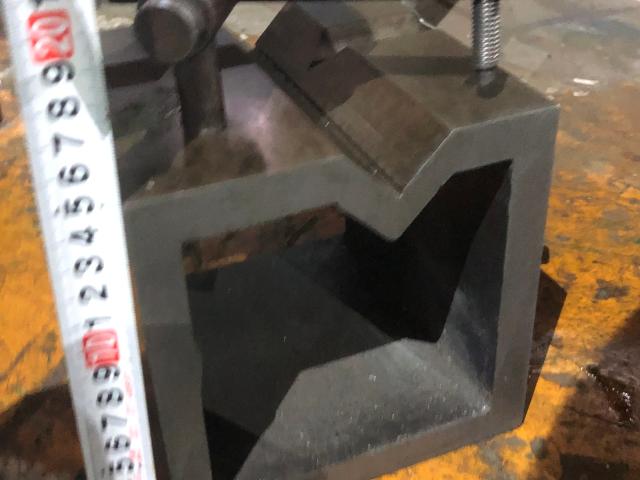 不明 150x150x150mm(V39/25) V溝付桝形ブロック