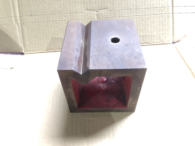 不明 サイズ:100x100mm V溝付桝形ブロック