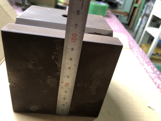 不明 サイズ:100x100mm V溝付桝形ブロック