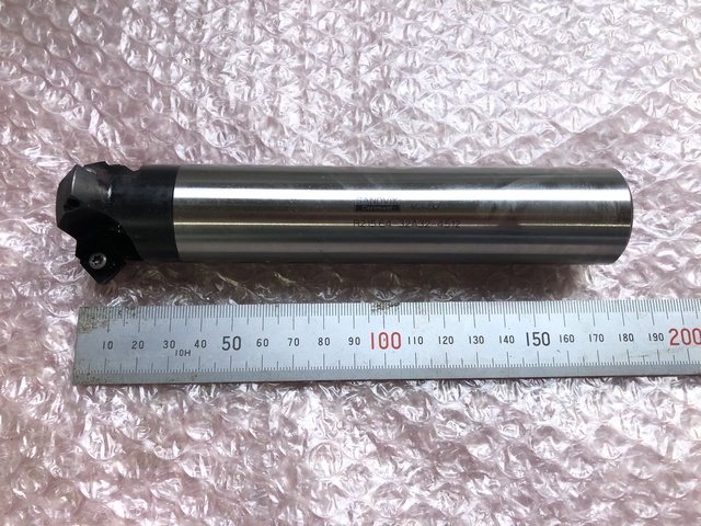 SANDVIK R215.64-32A32-4512 面取りフライスカッター