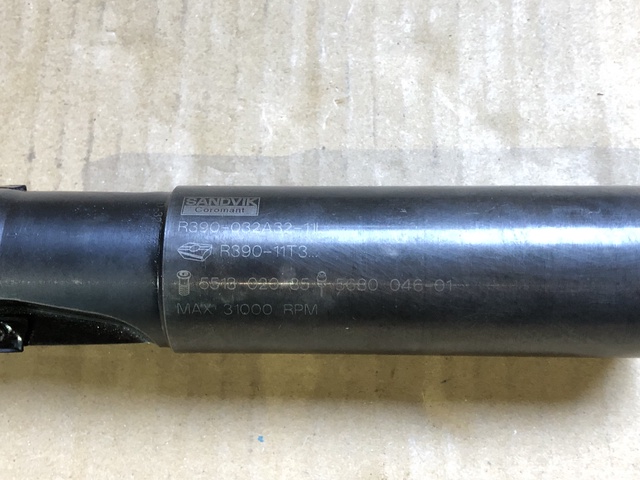 SANDVIK R390-032A32-11L 肩削りカッター