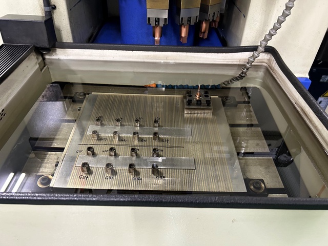 牧野フライス製作所 EDGE1-A16MA NC放電加工機