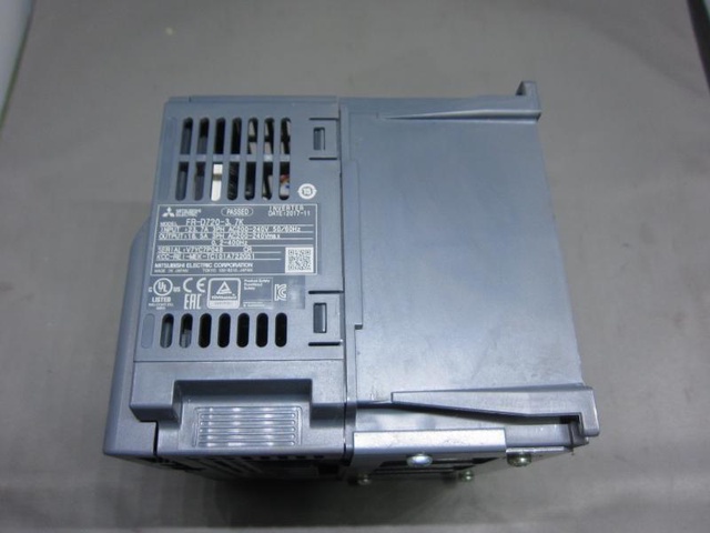 新品 三菱電機 インバーター　FR-D720-3.7K